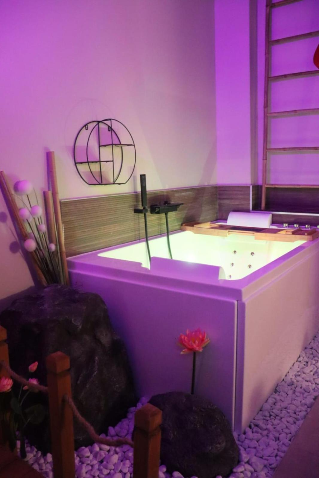 Apartment Loveroom Japon Avec Balneotherapie *