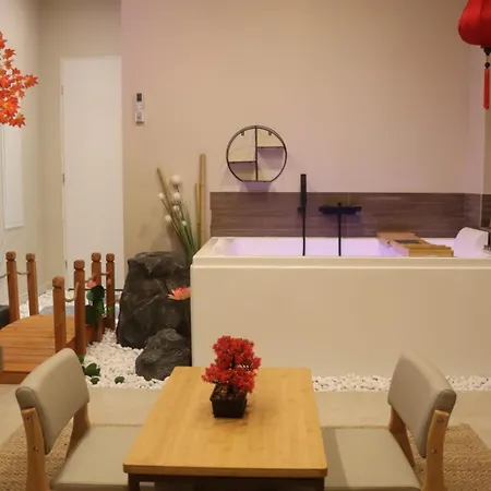 Loveroom Japon Avec Balneotherapie Toulon Exterior photo